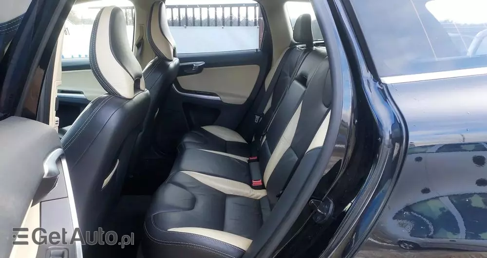 VOLVO XC 60 D3 R-Design