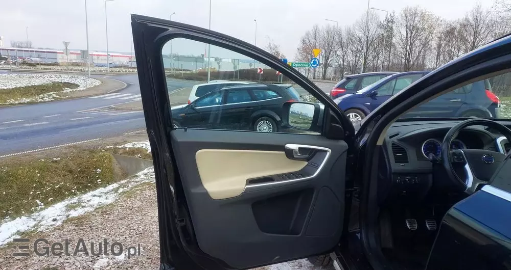 VOLVO XC 60 D3 R-Design