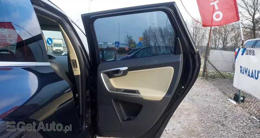 VOLVO XC 60 D3 R-Design