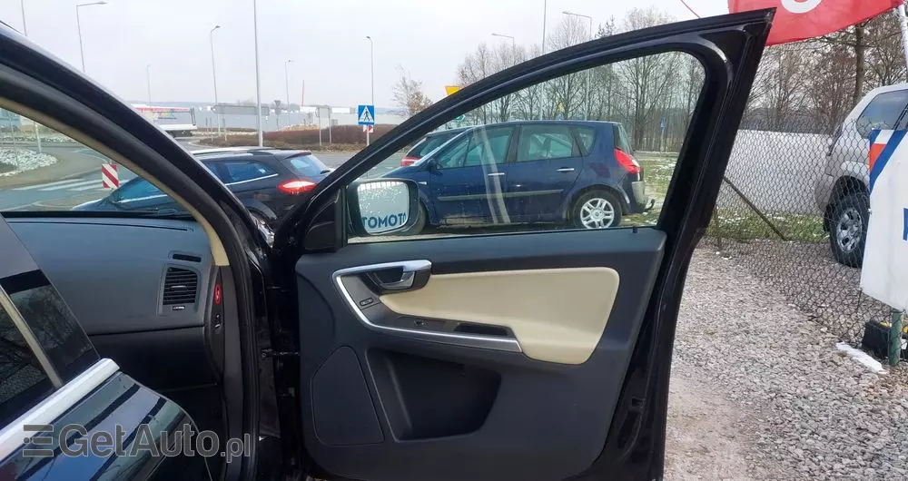 VOLVO XC 60 D3 R-Design