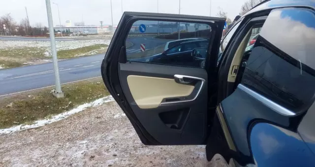 VOLVO XC 60 D3 R-Design