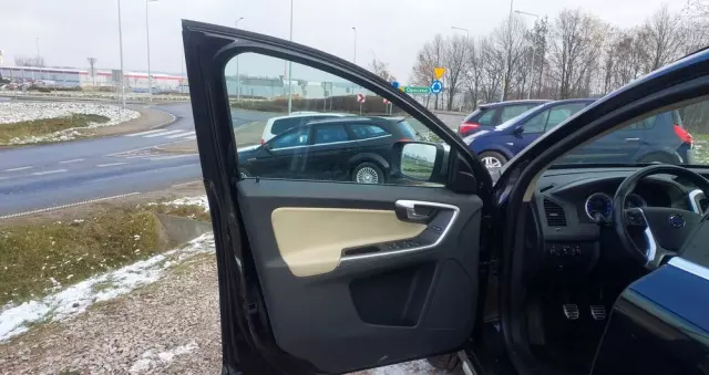 VOLVO XC 60 D3 R-Design