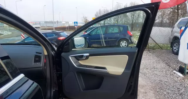 VOLVO XC 60 D3 R-Design