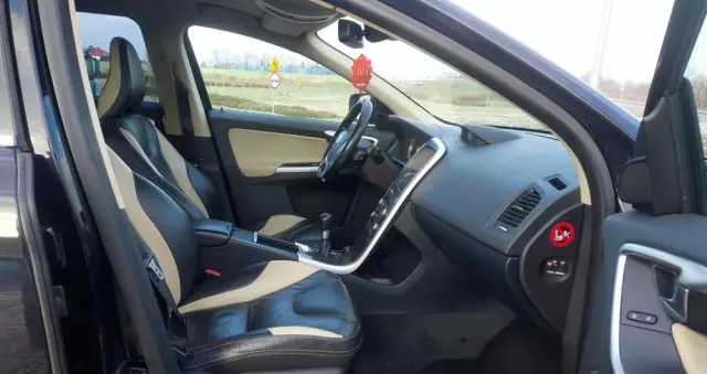 VOLVO XC 60 D3 R-Design