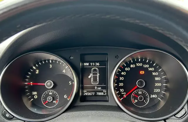 VOLKSWAGEN Golf 1.6 TDI (105 KM)