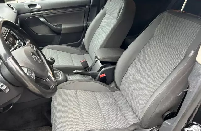 VOLKSWAGEN Golf 1.6 TDI (105 KM)