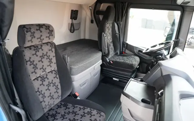 SCANIA S 460 / RETARDER / KLIMA POSTOJOWA / OPONY 100% 