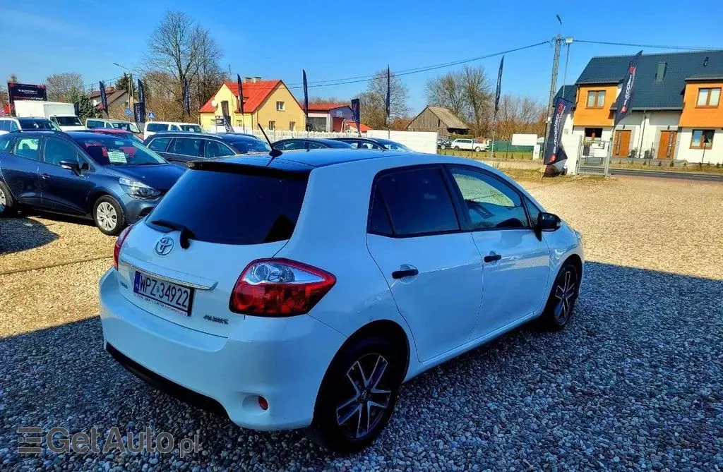 TOYOTA Auris 