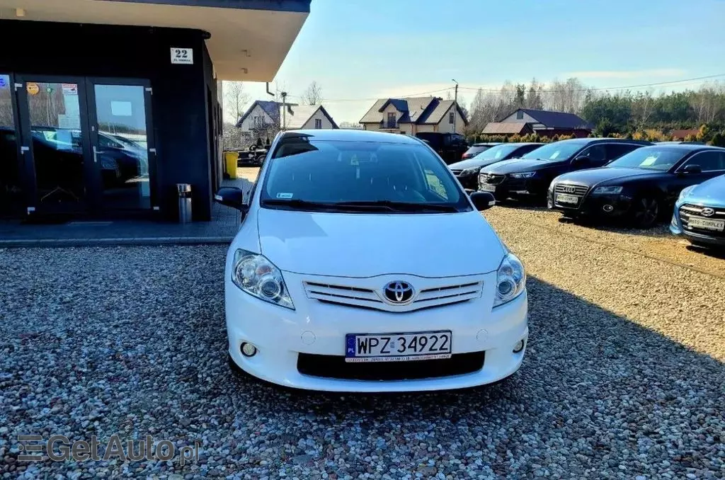 TOYOTA Auris 