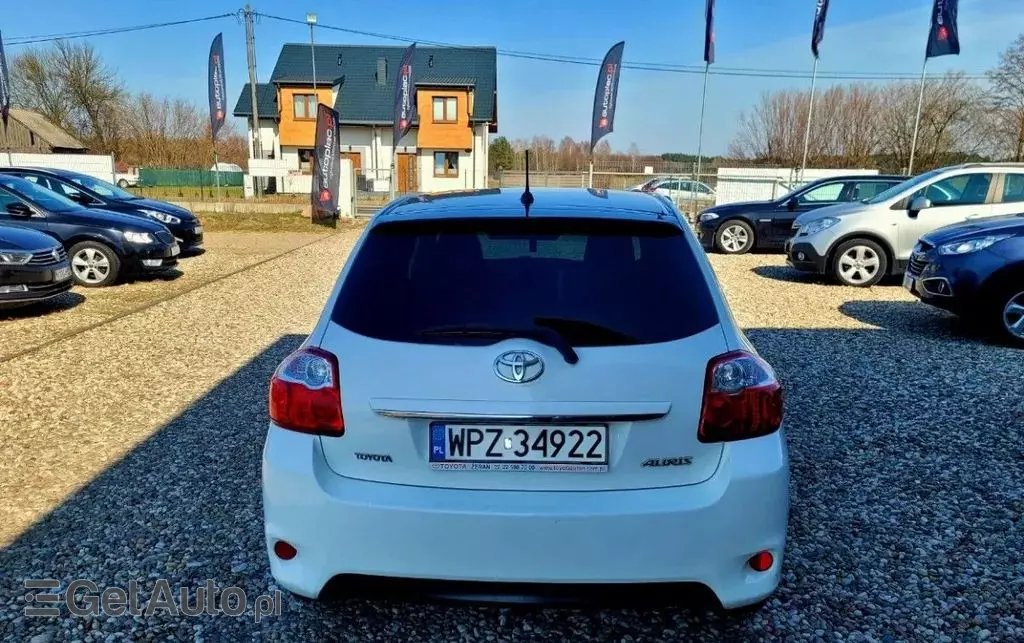 TOYOTA Auris 
