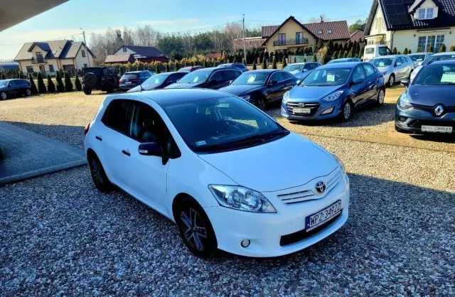 TOYOTA Auris 