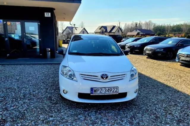 TOYOTA Auris 