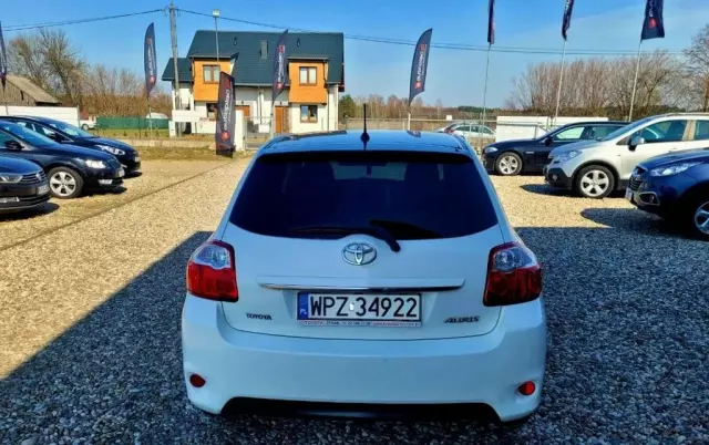 TOYOTA Auris 