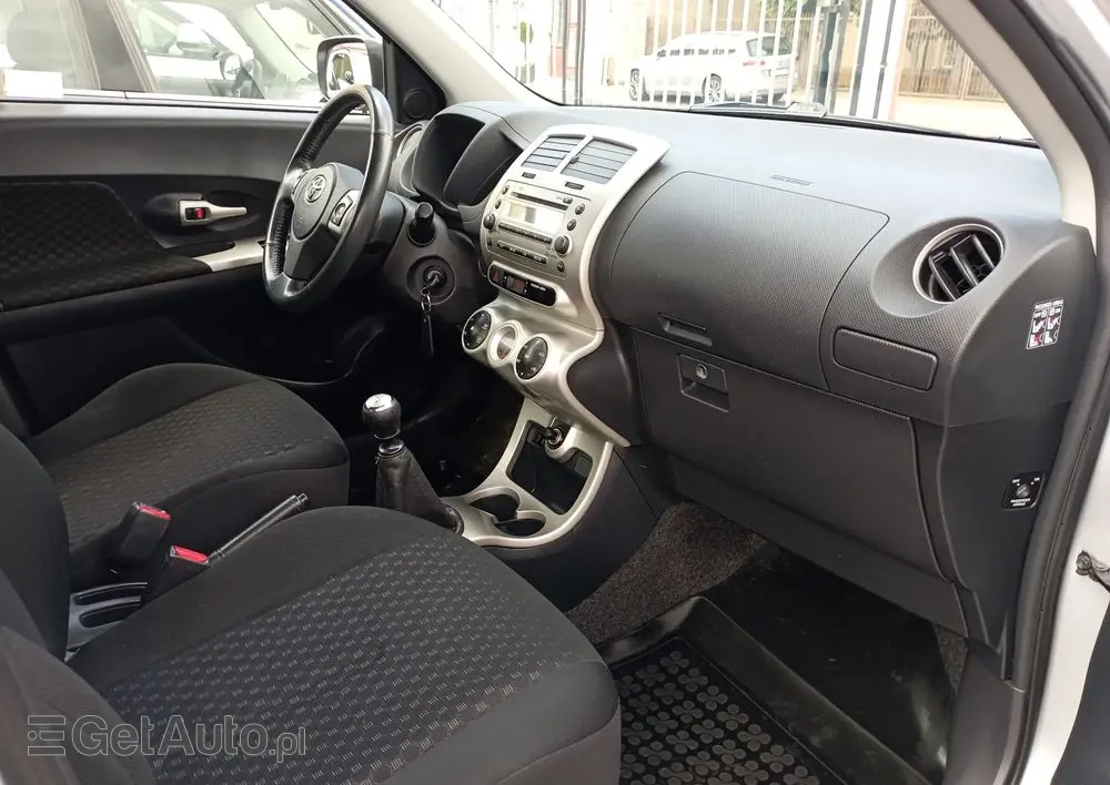 TOYOTA Urban Cruiser 1.33 Sol