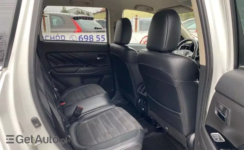 MITSUBISHI Outlander 