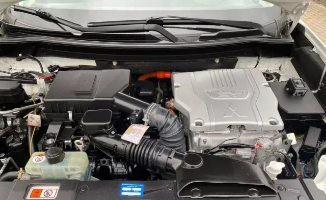 MITSUBISHI Outlander 