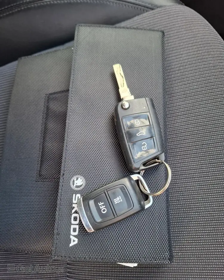 SKODA Octavia 1.6 TDI Premium Edition