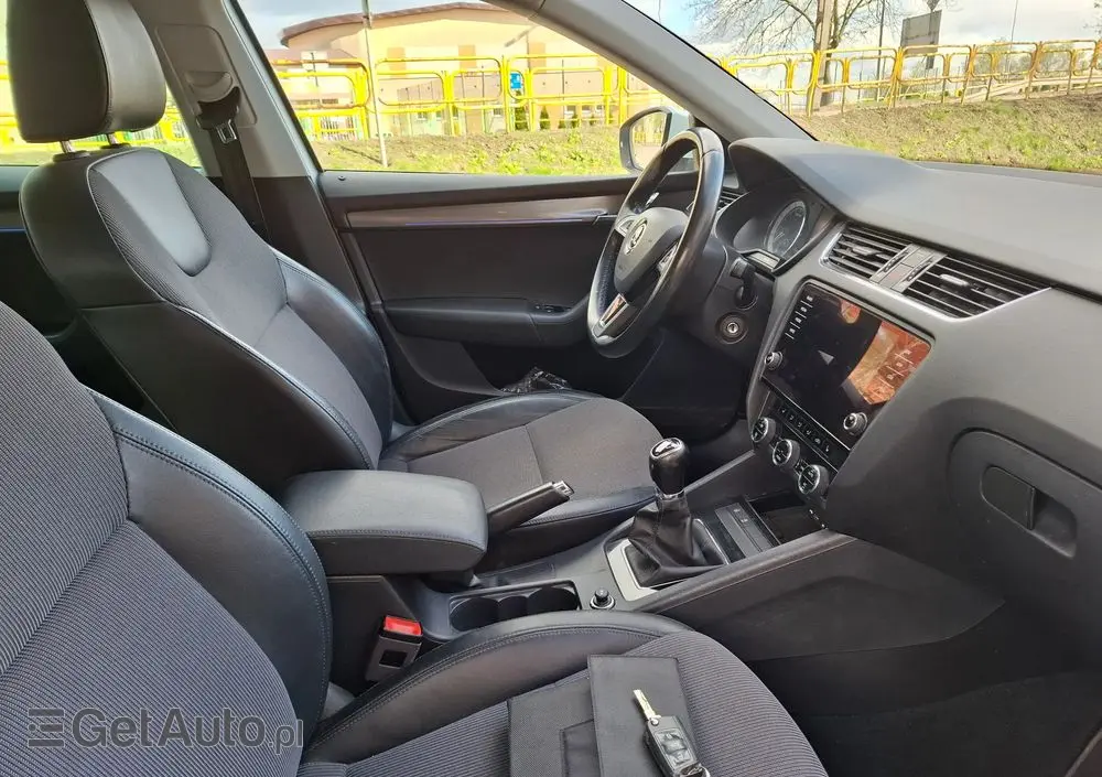 SKODA Octavia 1.6 TDI Premium Edition