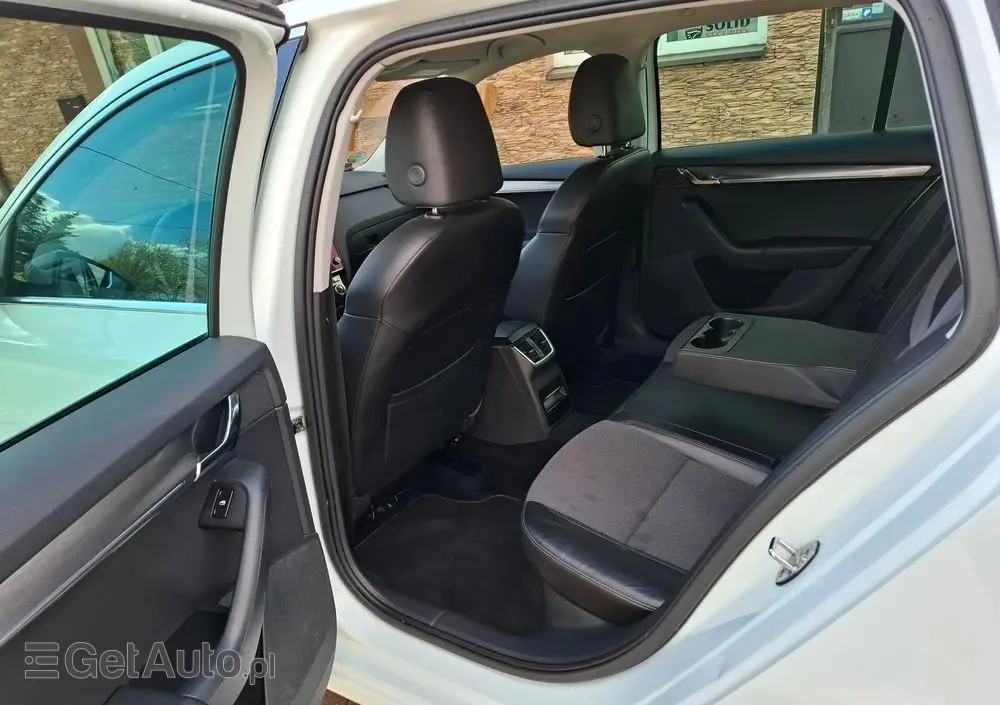 SKODA Octavia 1.6 TDI Premium Edition