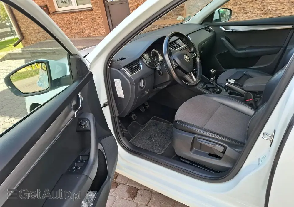SKODA Octavia 1.6 TDI Premium Edition