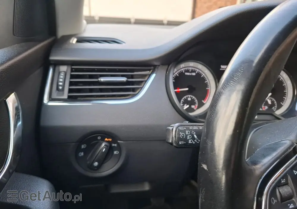 SKODA Octavia 1.6 TDI Premium Edition