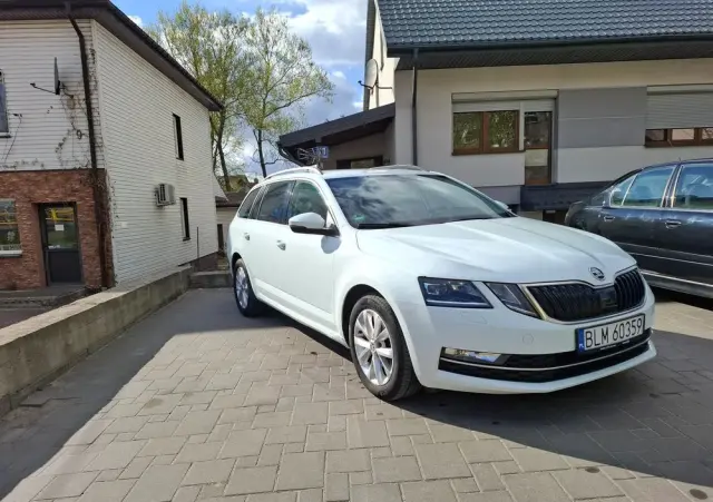 SKODA Octavia 1.6 TDI Premium Edition