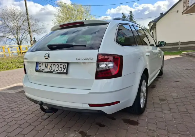 SKODA Octavia 1.6 TDI Premium Edition
