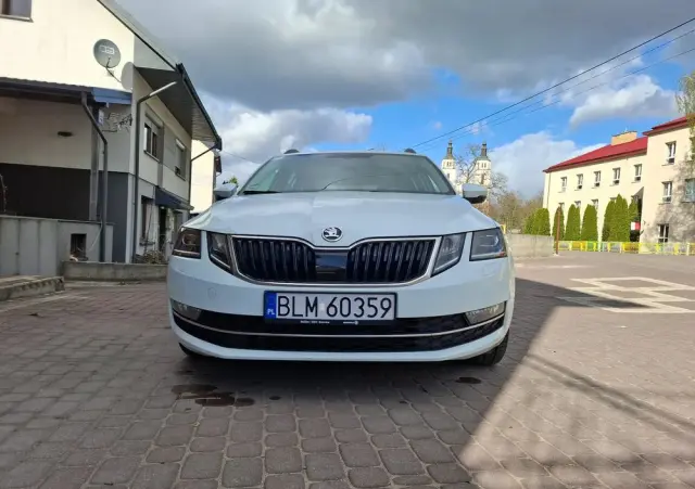 SKODA Octavia 1.6 TDI Premium Edition
