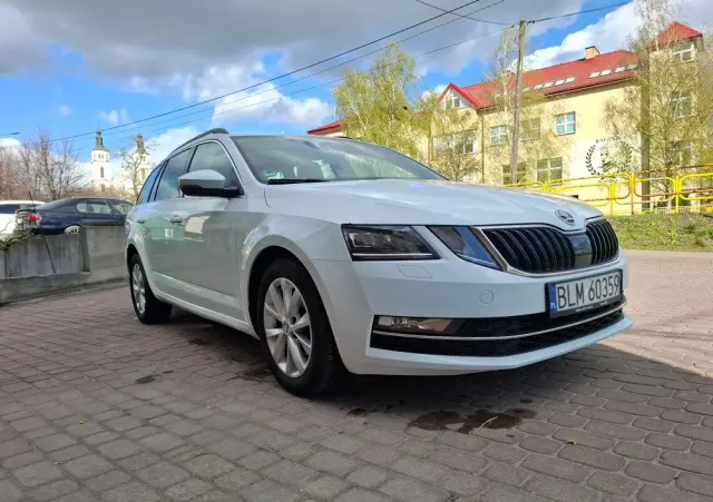 SKODA Octavia 1.6 TDI Premium Edition