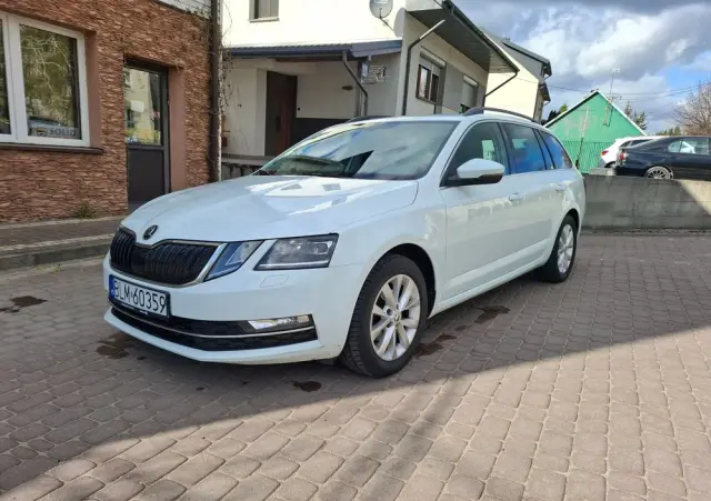 SKODA Octavia 1.6 TDI Premium Edition