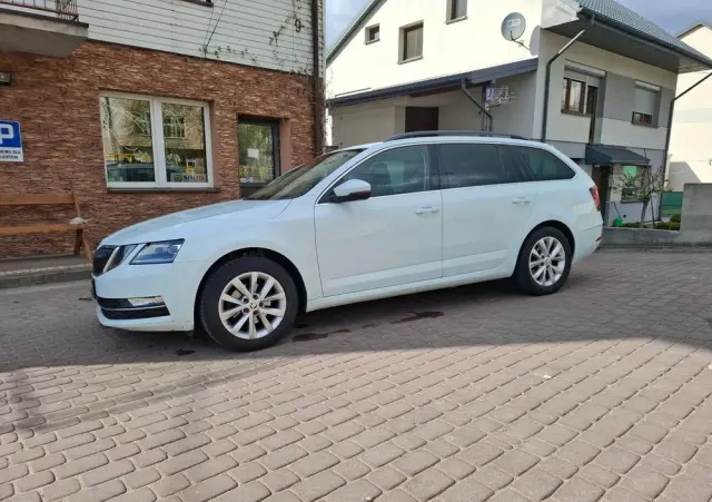 SKODA Octavia 1.6 TDI Premium Edition