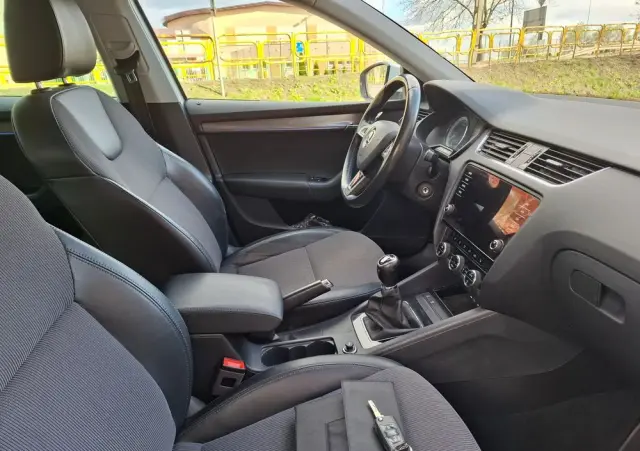 SKODA Octavia 1.6 TDI Premium Edition