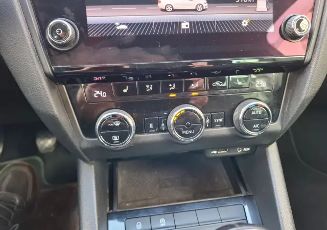 SKODA Octavia 1.6 TDI Premium Edition