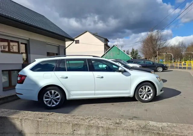 SKODA Octavia 1.6 TDI Premium Edition