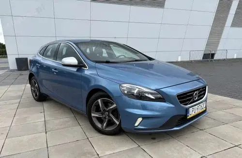 VOLVO V40 