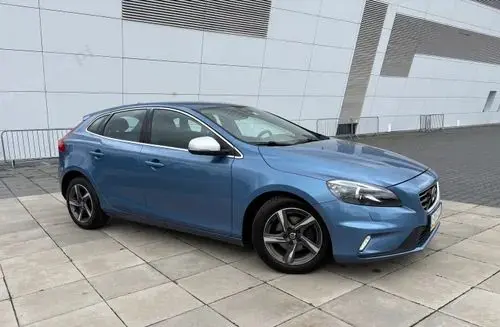 VOLVO V40 
