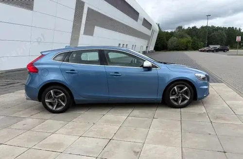 VOLVO V40 