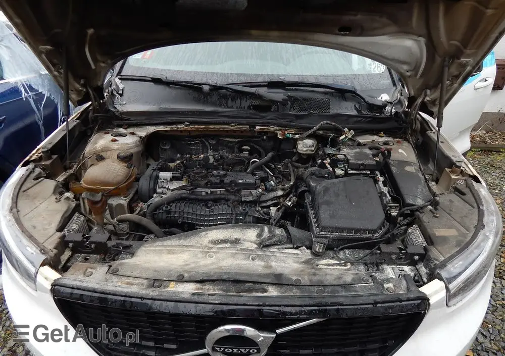 VOLVO XC 40 T4 AWD R-Design