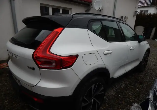 VOLVO XC 40 T4 AWD R-Design