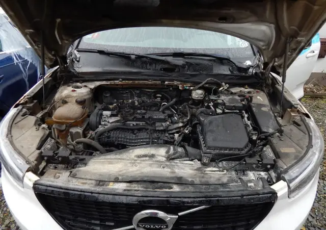 VOLVO XC 40 T4 AWD R-Design