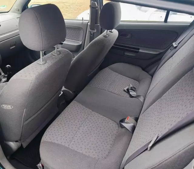 KIA Rio 1.3 i (82 KM)