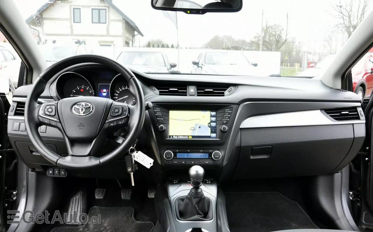 TOYOTA Avensis 1.8 Premium
