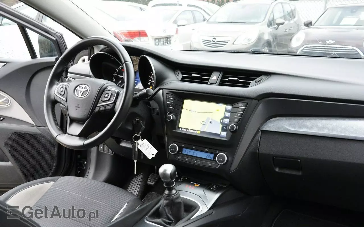 TOYOTA Avensis 1.8 Premium