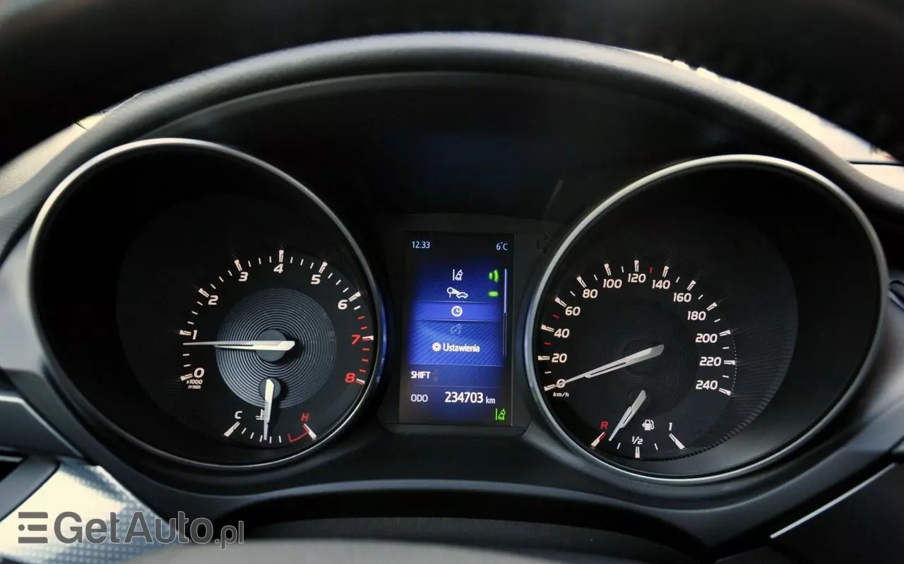 TOYOTA Avensis 1.8 Premium