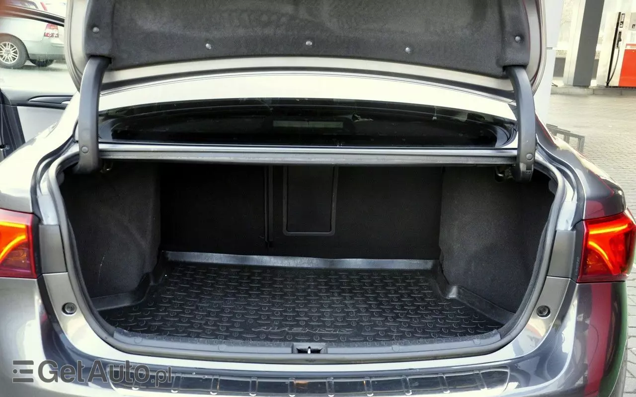 TOYOTA Avensis 1.8 Premium