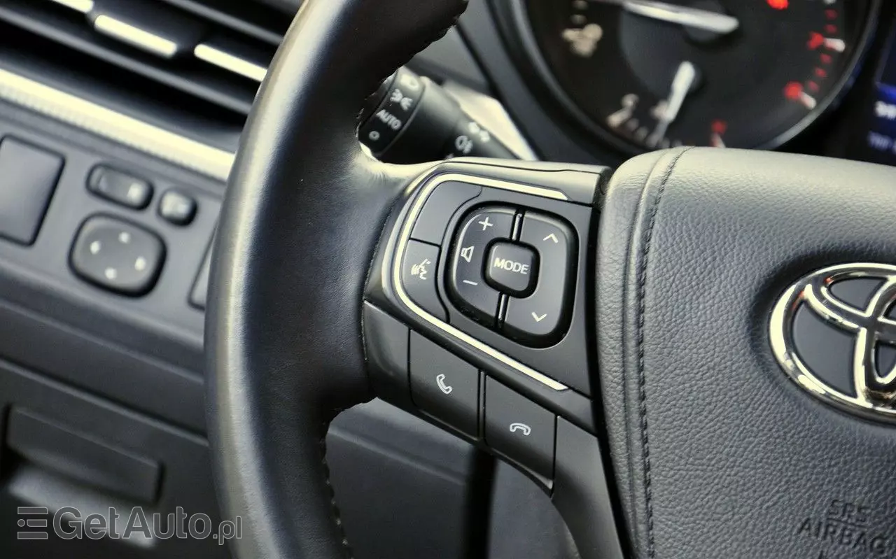 TOYOTA Avensis 1.8 Premium