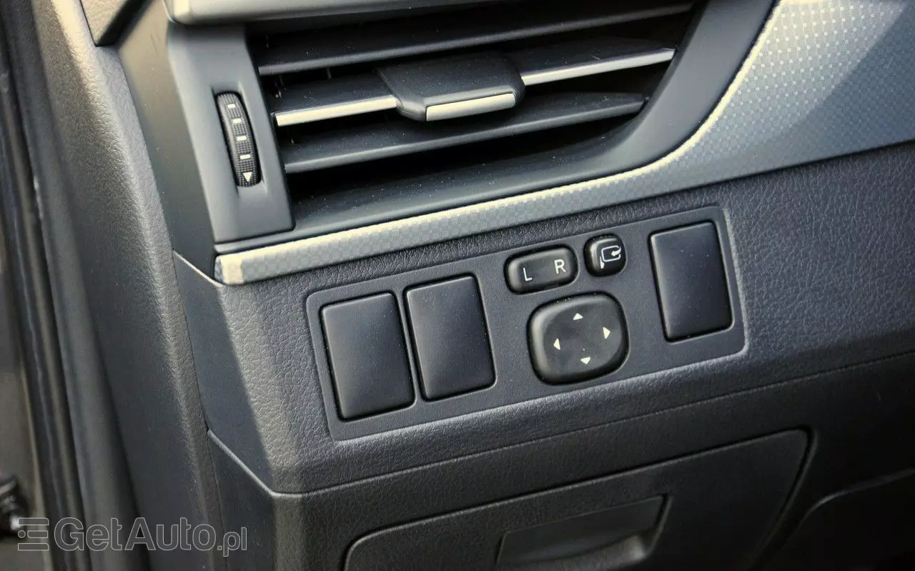 TOYOTA Avensis 1.8 Premium