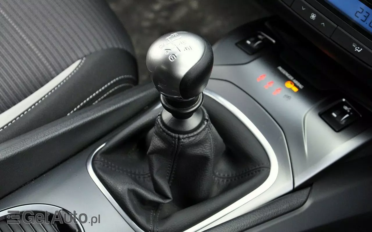 TOYOTA Avensis 1.8 Premium