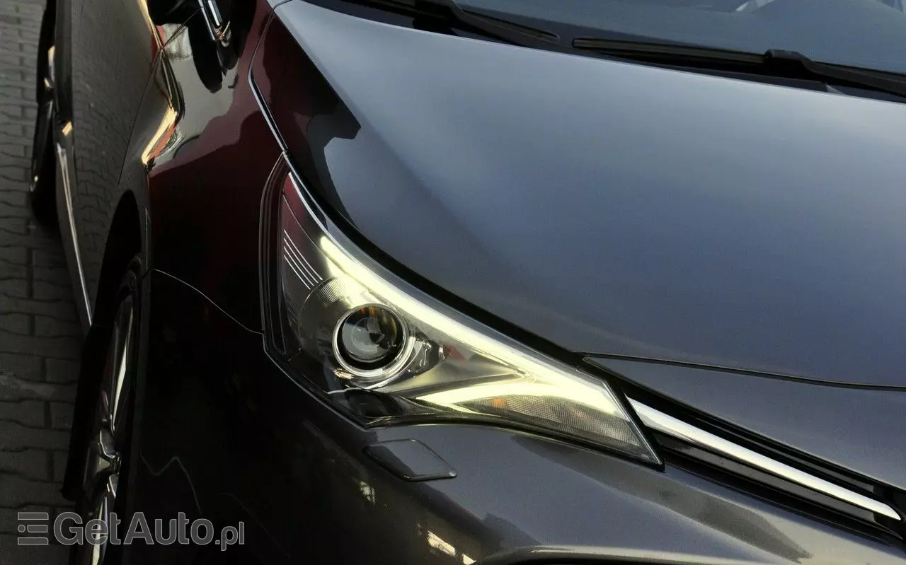 TOYOTA Avensis 1.8 Premium