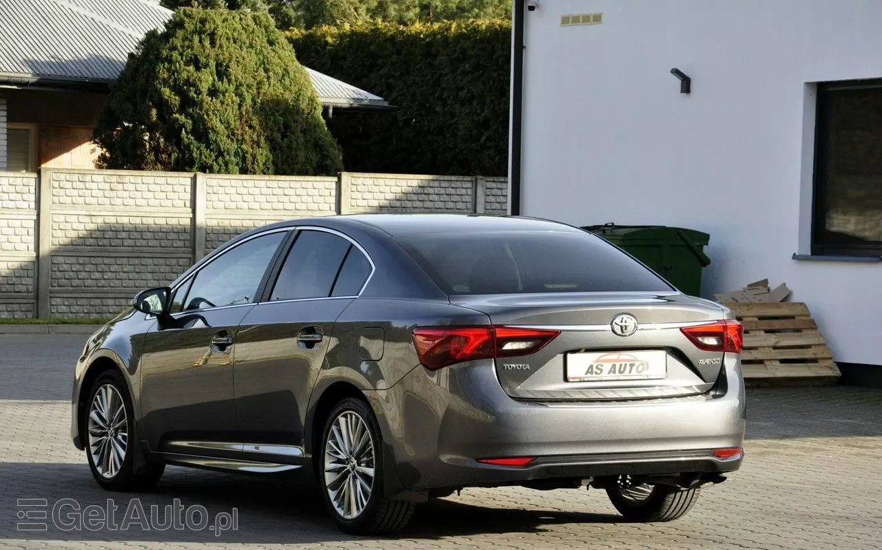 TOYOTA Avensis 1.8 Premium